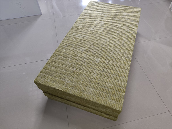 巖棉保溫板的密度與降低噪音之間有關(guān)聯(lián)嗎？